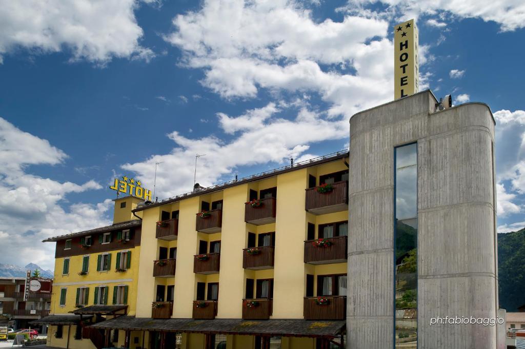 Hotel Ferrovia Calalzo di Cadore Exteriér fotografie